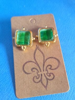 SUSAN SHAW Emerald Green Glass Charlotte Square Stud Earrings